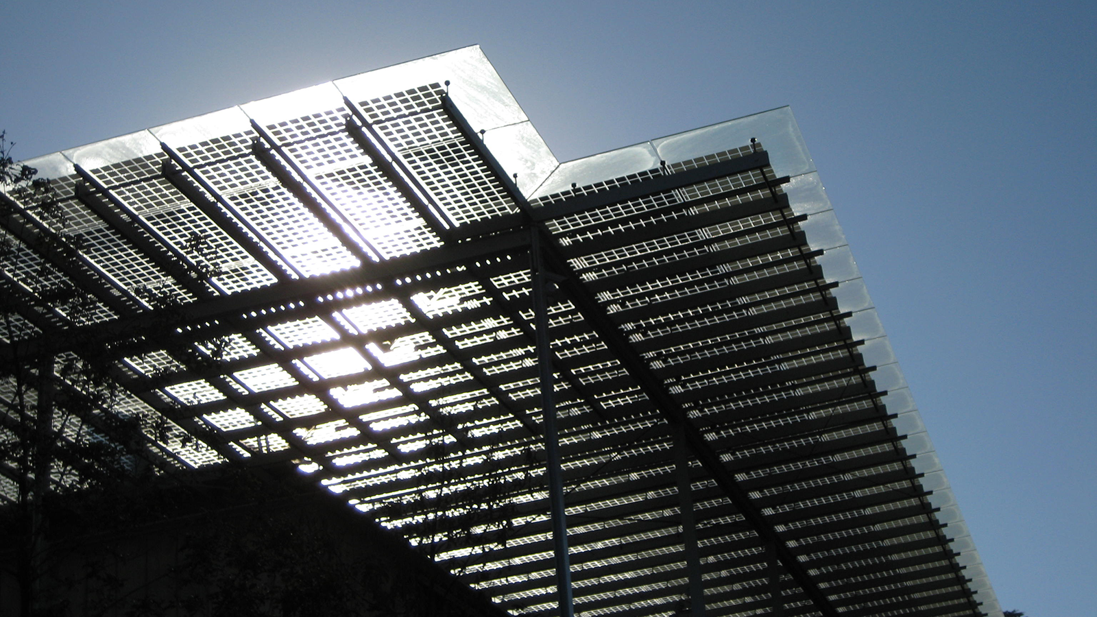 Solar_Roof-wikimedia-commons.png